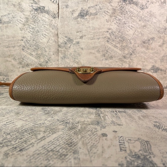 Dooney & Bourke All Weather Leather  Pochette  Model R77 Cavalry Collection - Picture 5 of 13